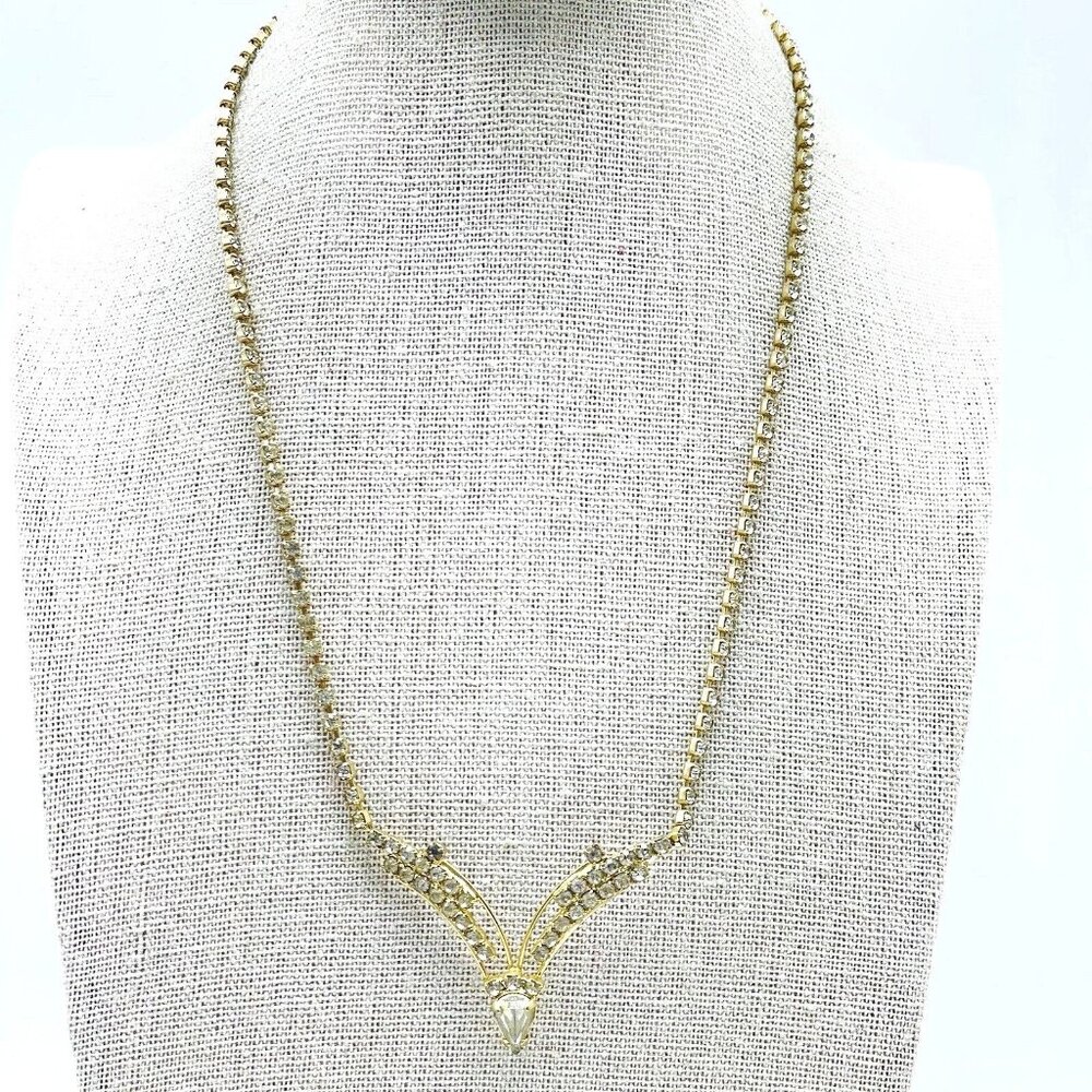 NEW YORK AND CO Gold Tone V Shaped Necklace Signed Rhinestone Accent Vintage